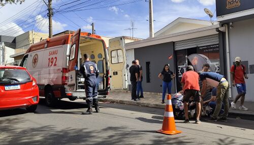 Motociclista fica ferido após colidir na traseira de caminhonete 