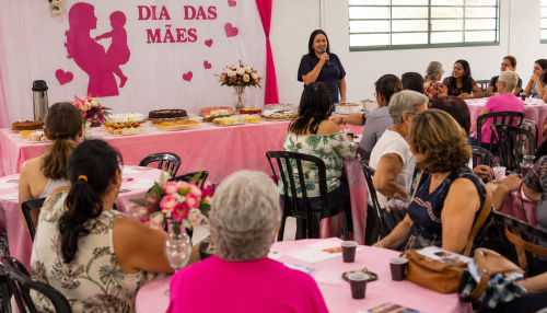 Centro Comunitário promove café da tarde especial em homenagem ao Dia das Mães em Ibaté