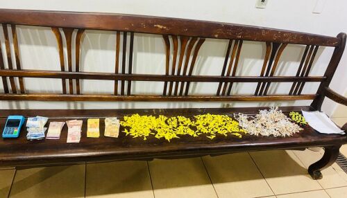 PM apreende drogas e dinheiro em residência no Cidade Aracy 2