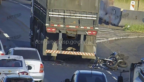 Motociclista morre após colisão com carreta na SP-310