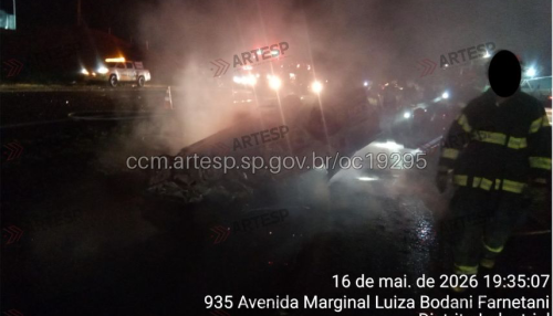 Quatro pessoas morrem carbonizadas após colisão frontal na SP-344