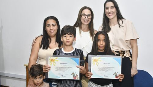 Programa Famílias Fortes certifica 32 famílias em cerimônia no Paço Municipal