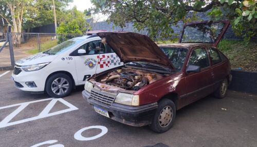 Carro furtado em Ibaté é encontrado abandonado pela PM no Cidade Aracy