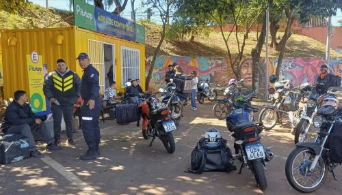 Motociclistas recebem orientações sobre segurança e benefícios do programa Mão na Roda