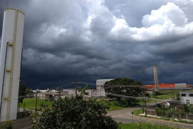 Defesa Civil alerta para chuvas fortes, raios e ventos de mais de 70 km/h a partir de domingo