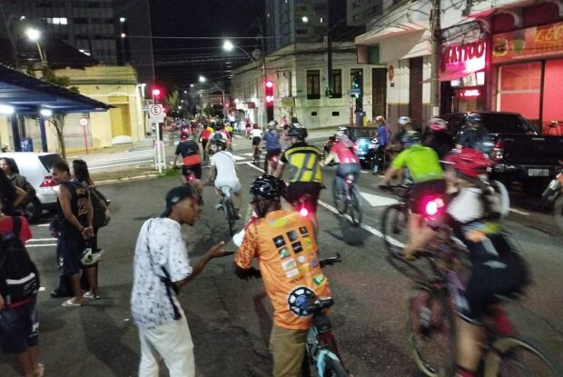 Ciclistas fazem manifestação em São Carlos 