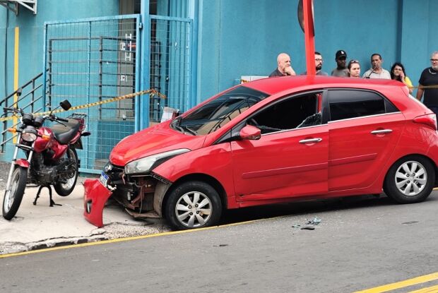 Acidente teria motivado briga; motorista do HB20 é suspeito de esfaquear filho do motociclista 