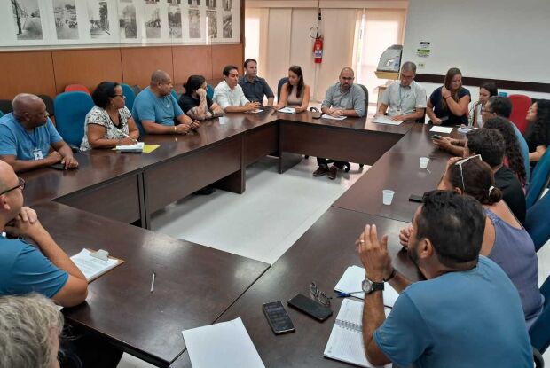 Após três horas de reunião, Prefeitura mantém proposta de 6,56% de reajuste