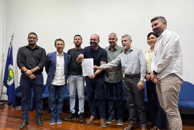 Elton comemora assinatura de contrato do projeto executivo e reforça expectativa pelo início das obras