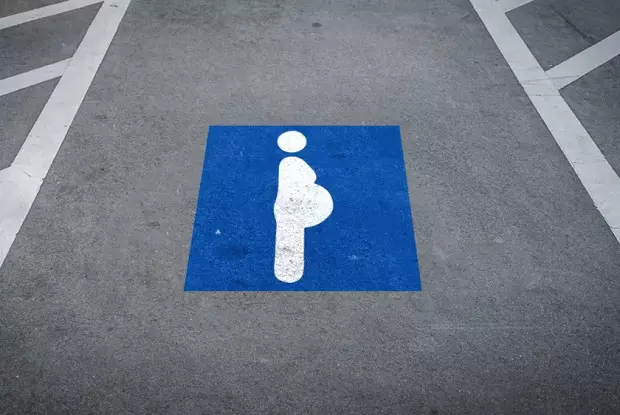 Lei que garante vagas exclusivas de estacionamento para gestantes é sancionada em São Carlos