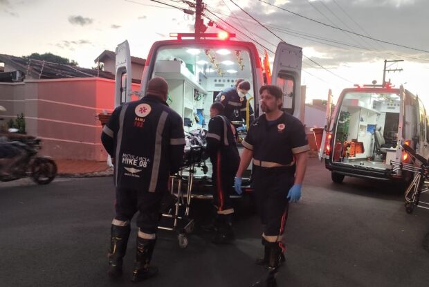 Jovem é socorrido pelo Samu após ser encontrado inconsciente na Vila São José 