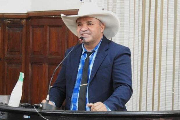 Vereador Ubirajara Teixeira protocola “Lei Manuela – Lei de Amor e Proteção” para reforçar a segurança em piscinas do município