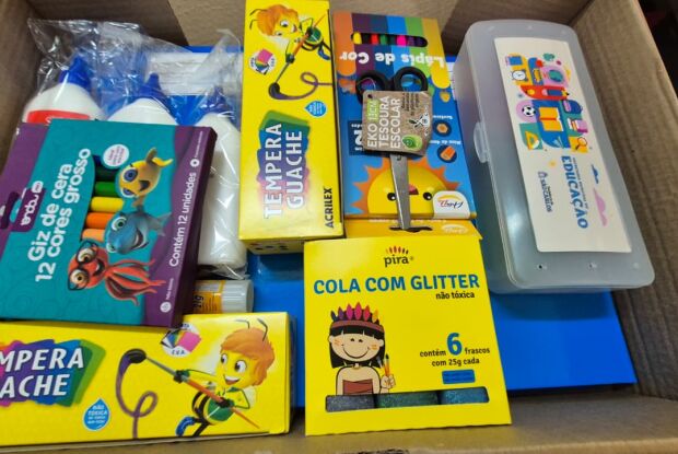 Prefeitura inicia distribuição de kits escolares para 7 mil alunos da Rede Municipal