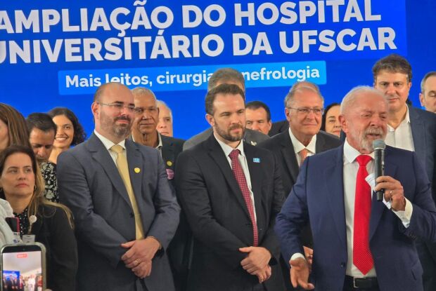 "São Carlos por Elas" ganha destaque durante visita de Lula, e Lucão reforça pauta em evento
