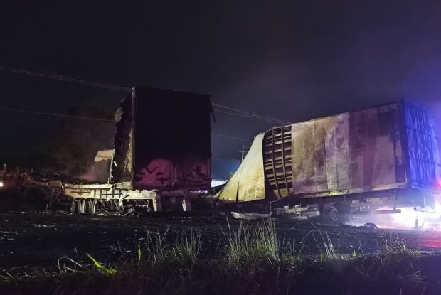 Acidente entre caminhões deixa um morto e dois feridos na Washington Luís