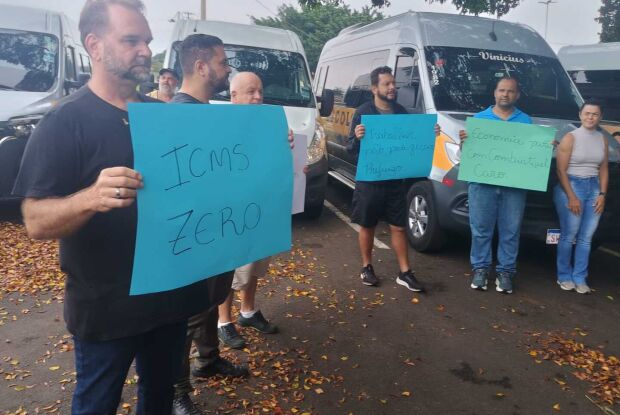 Motoristas de vans protestam contra alta do preço do diesel