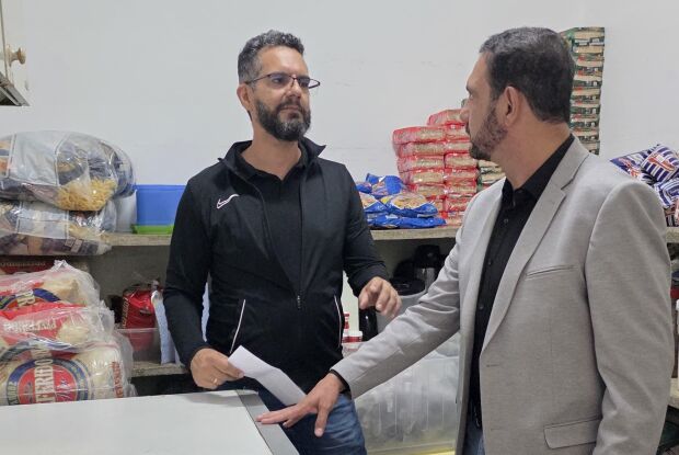 Jùlio Cesar visita escolas e ouve demandas da educação