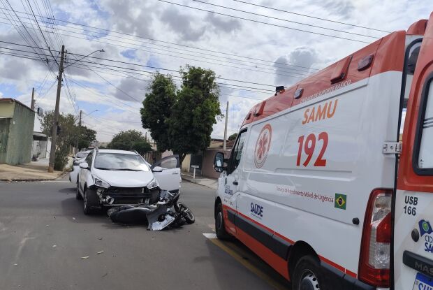 Motociclista fica ferido após colisão com carro no bairro Boa Vista