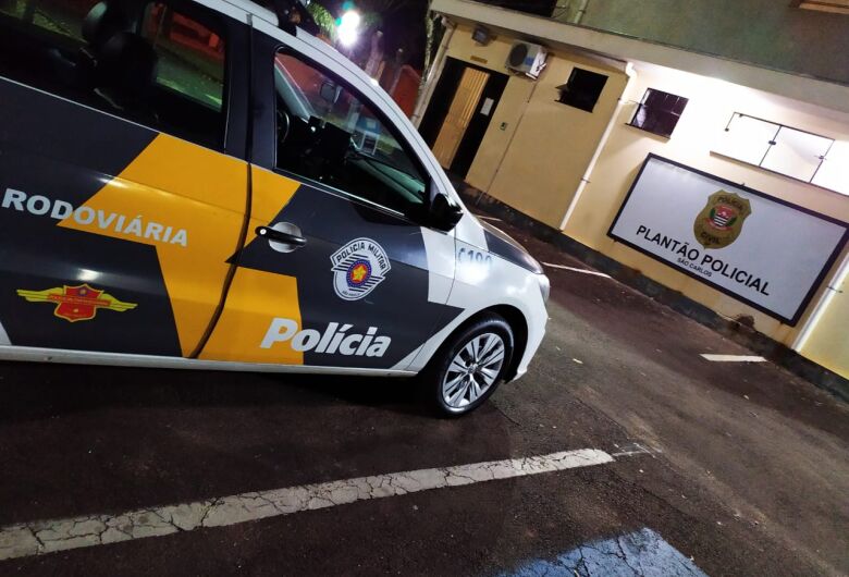 Acusado de dirigir embriagado, motorista é detido por policiais rodoviários