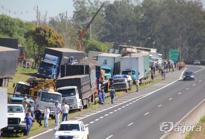 Governo regulamenta piso mÃnimo do frete e greve dos caminhoneiros é descartada