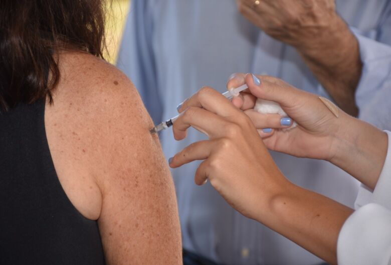 Vacinação contra a gripe em idosos com 80 anos ou mais começa na próxima segunda em São Carlos