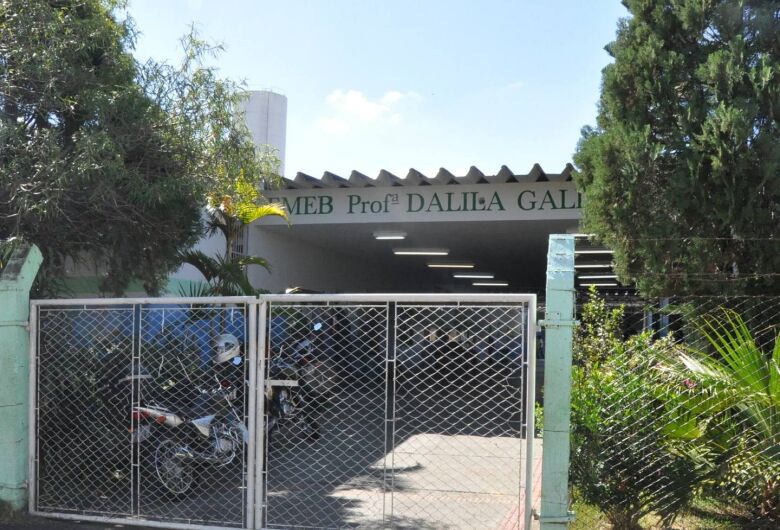 Secretaria de Educação suspende atividades administrativas em escolas municipais para dedetização
