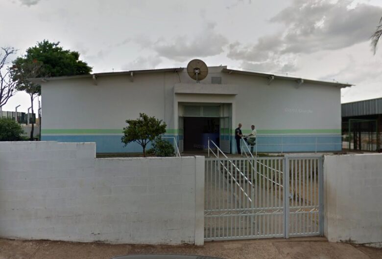 Mãe se descontrola em escola e é acusada de ameaçar professora