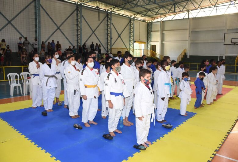 Festival de judô reúne 100 alunos em São Carlos