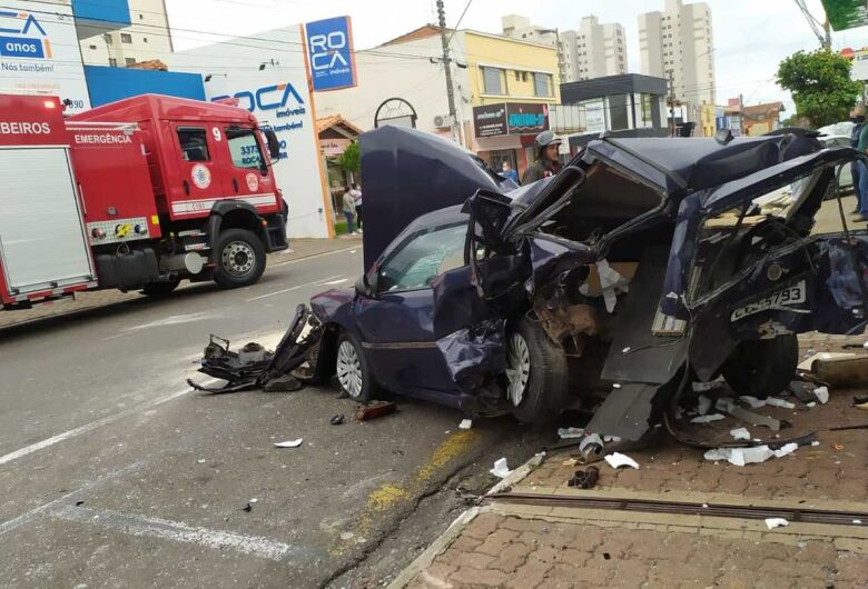 Acidente envolve quatro veiculos  e deixa cinco feridos na avenida São Carlos
