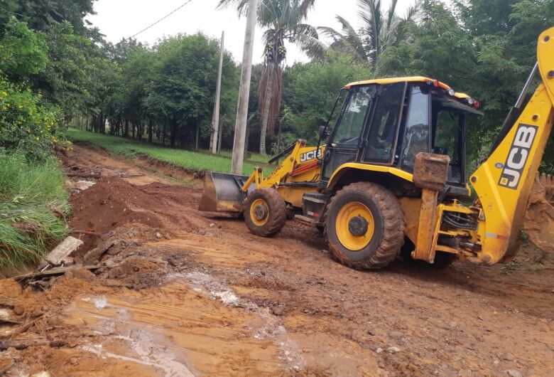 Prefeitura trabalha na recuperação de vias no Aracê de Santo Antônio