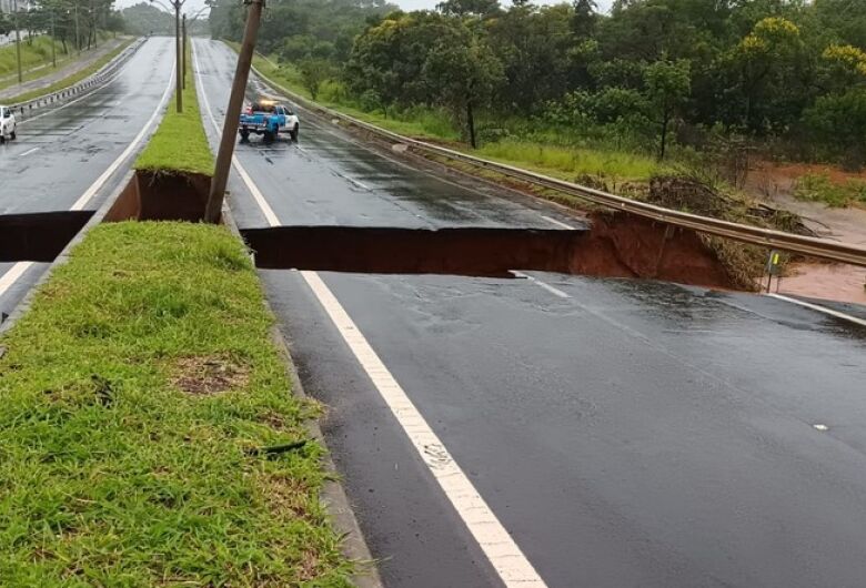 Sete rodovias paulistas concedidas continuam interditadas por causa da chuvas