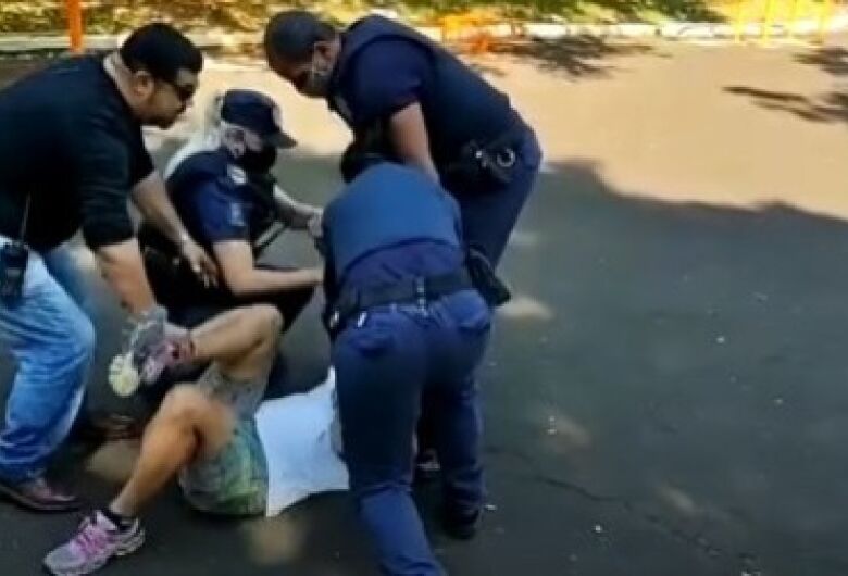 Justiça vê abuso da GCM e condena Prefeitura de Araraquara no caso da mulher da praça