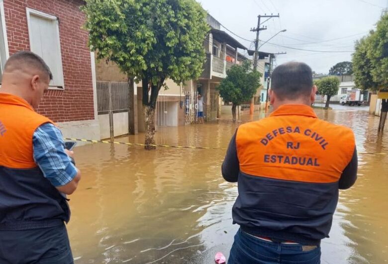 Chuvas em Petrópolis (RJ) deixam pelo menos 34 mortos