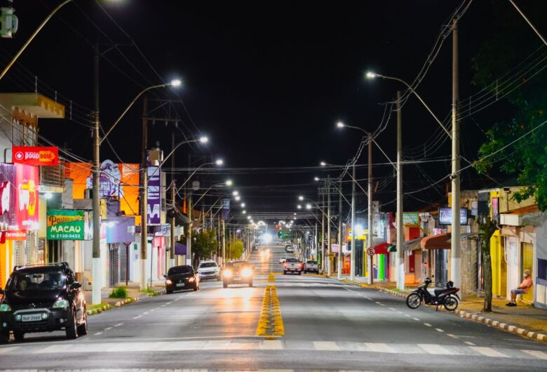 Prefeitura de Ibaté inicia substituição de lâmpadas comuns por LED