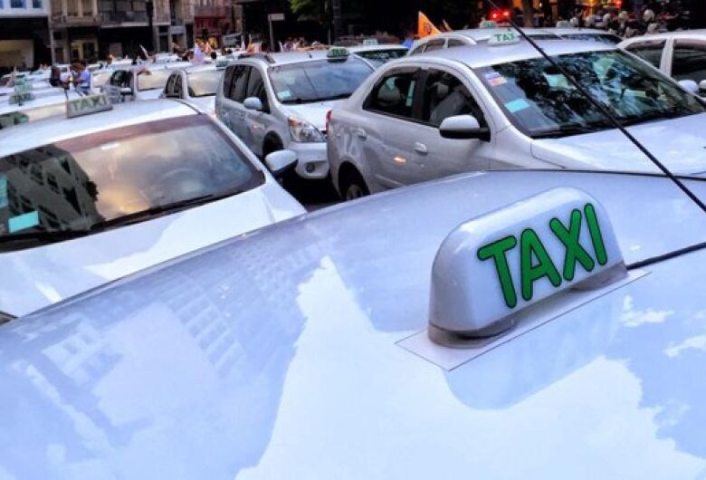 Taxistas devem renovar alvará de 7 a 11 de março