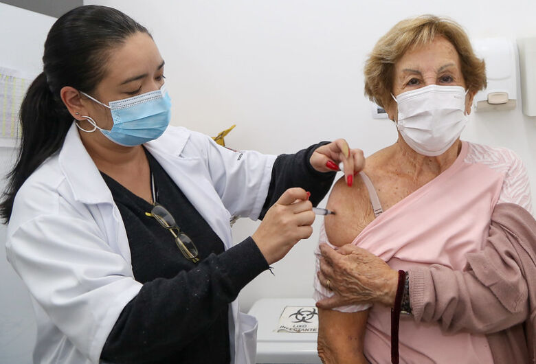 Governo de SP anuncia antecipação da campanha de vacinação contra a gripe