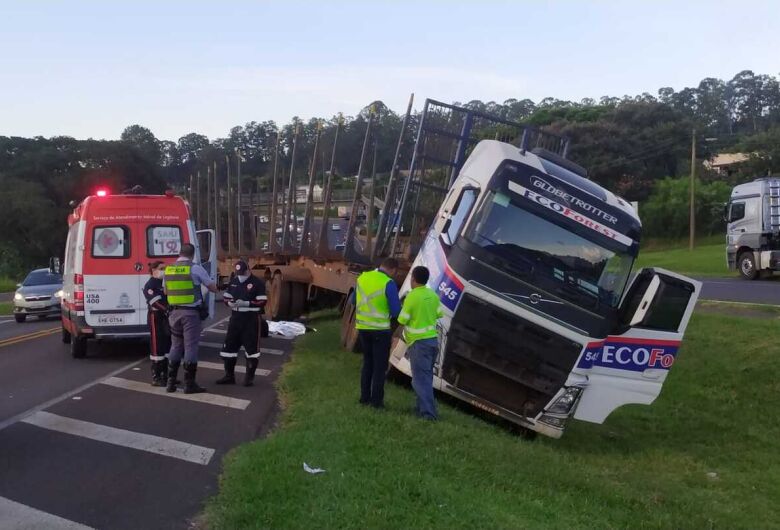 Ciclista morre atropelado por caminhão na SP-318 em São Carlos