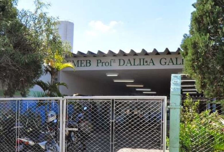 SME nega que houve redução de carga horária de aulas de LIBRAS na EMEB Dalila Galli
