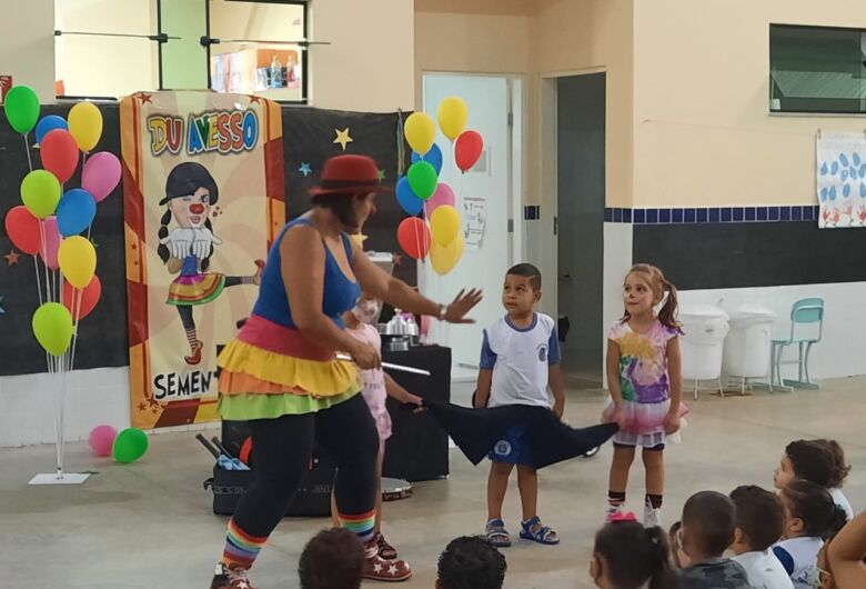 Escola de Ibaté comemora Dia do Circo com seus alunos