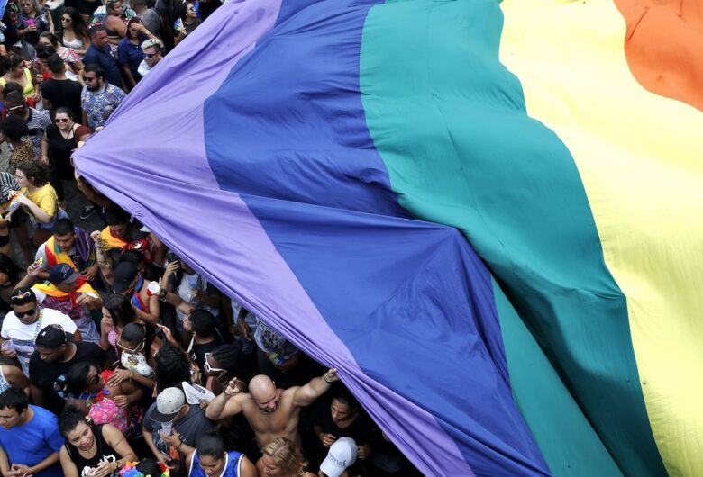IBGE divulga 1º levantamento sobre homossexuais e bissexuais no Brasil