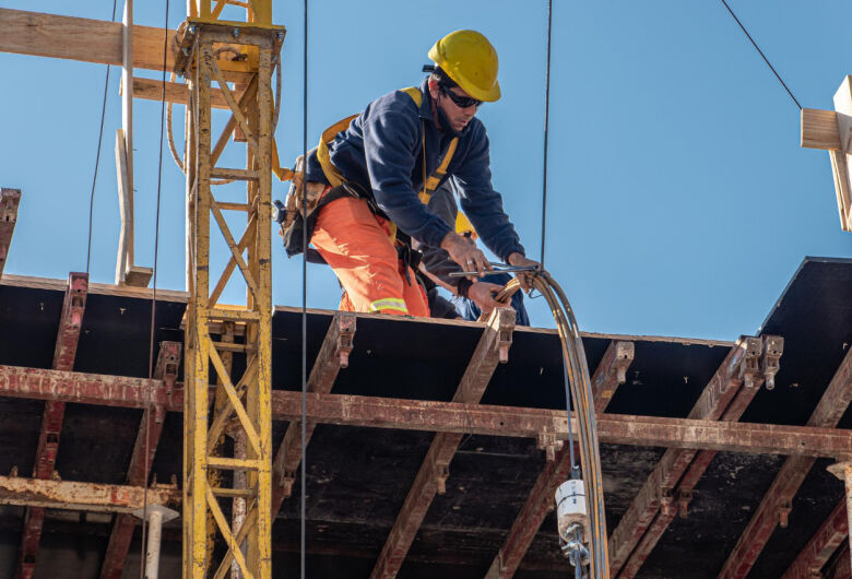 Araraquara gera mais empregos na construção do que São Carlos