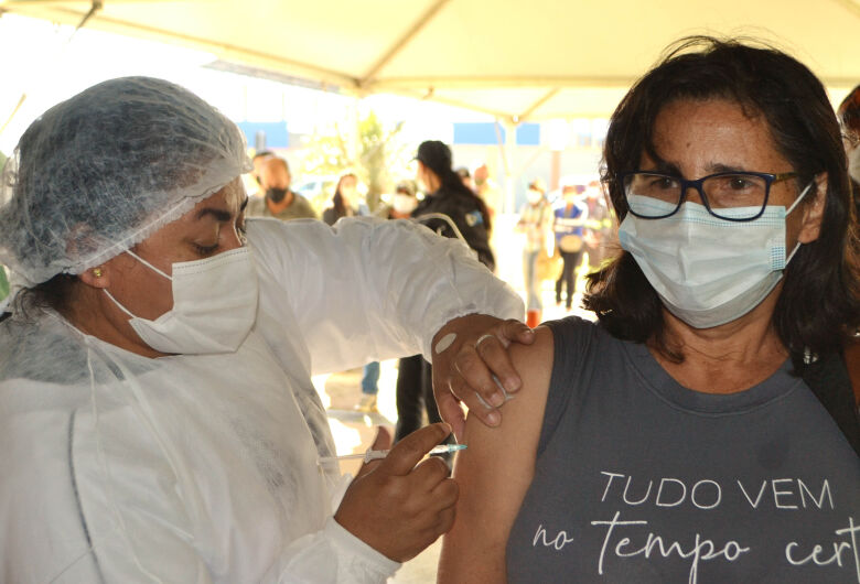 Saúde de Ibaté realiza plantão noturno da vacina contra Covid-19 nesta quinta-feira