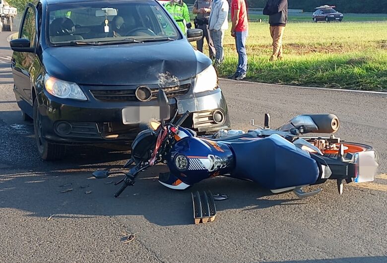 Motociclista fica ferido após colisão em Ibaté