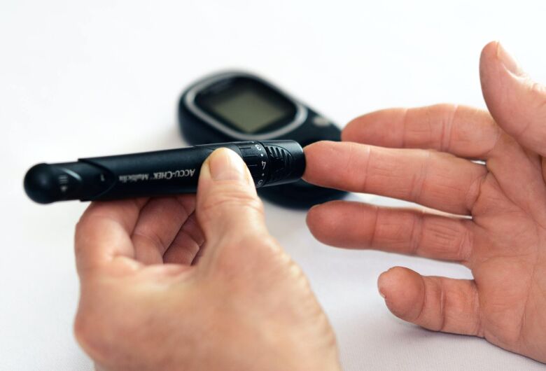 Pesquisa associa diabetes a declínio cognitivo mais rápido em idosos
