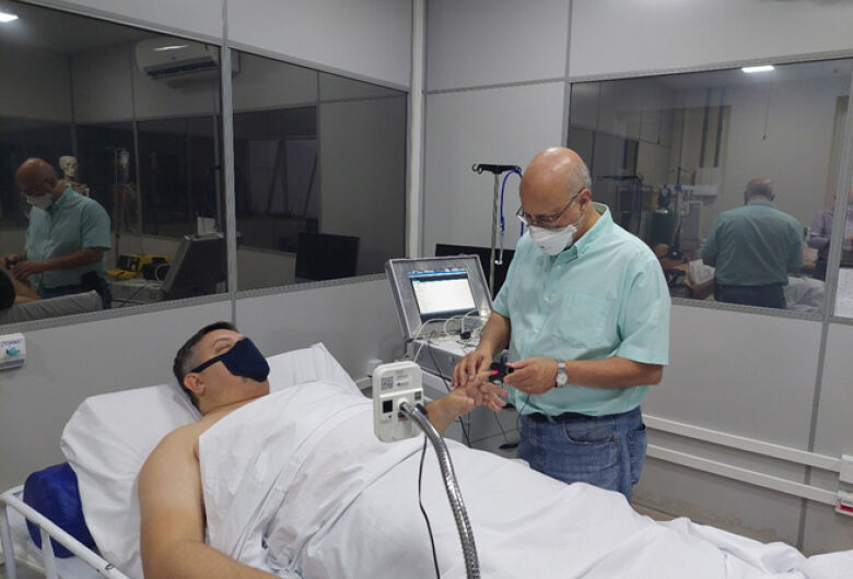 Equipamento com alta tecnologia desenvolvido pelos pesquisadores do Centro de Pesquisa em Óptica e Fotônica – IFSC  - USP monitora os sinais vitais em pacientes no leito hospitalar