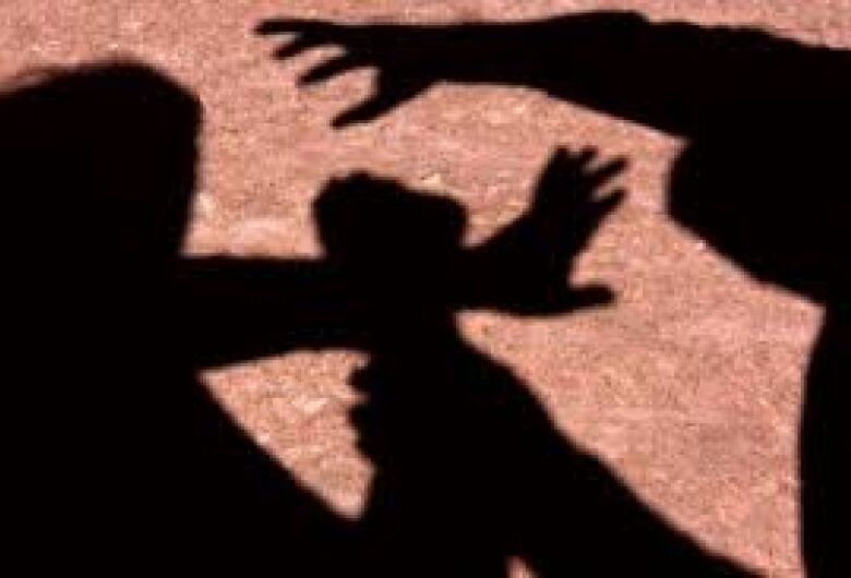 Pai registra ocorrência após encontrar filha com lesões no corpo