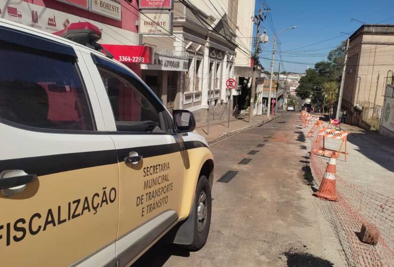 Uma faixa da rua Dona Alexandrina será liberada para o trânsito