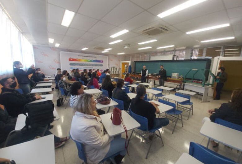 Professores da rede pública de ensino de São Carlos são homenageados