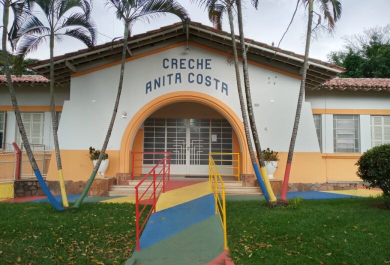 Creche Anita Costa é impedida de receber recursos e funcionários paralisam atividades 