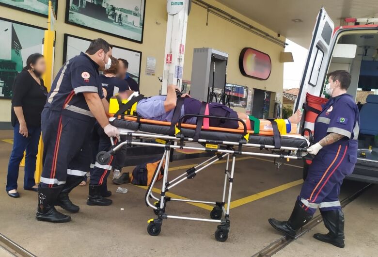 Frentista é atropelado por carro dentro de posto de combustíveis em São Carlos